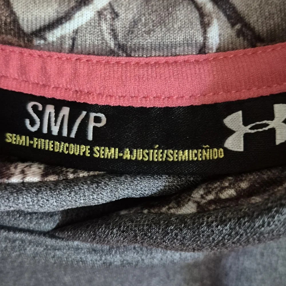 Under Armour Women's Small Gray & Pink Hunting Hoodie EUC - Picture 3 of 4